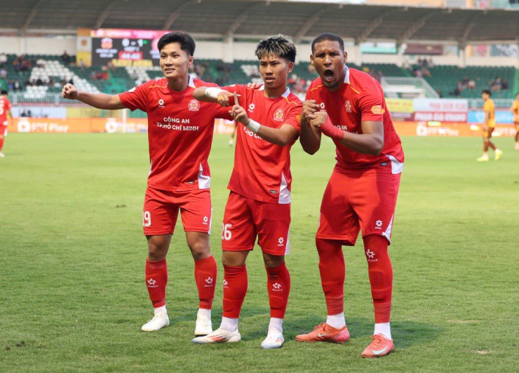 Khoa Ngo giúp Công an TP.HCM giành trọn 3 điểm