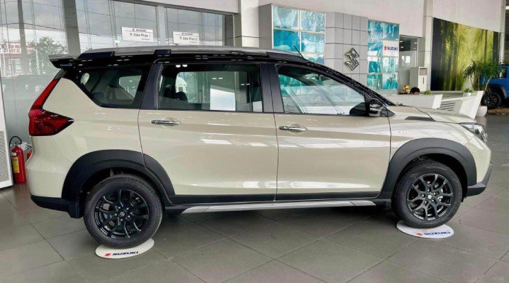 Honda BR-V có gì sánh cạnh với Mitsubishi XL7 Hybrid? - 4