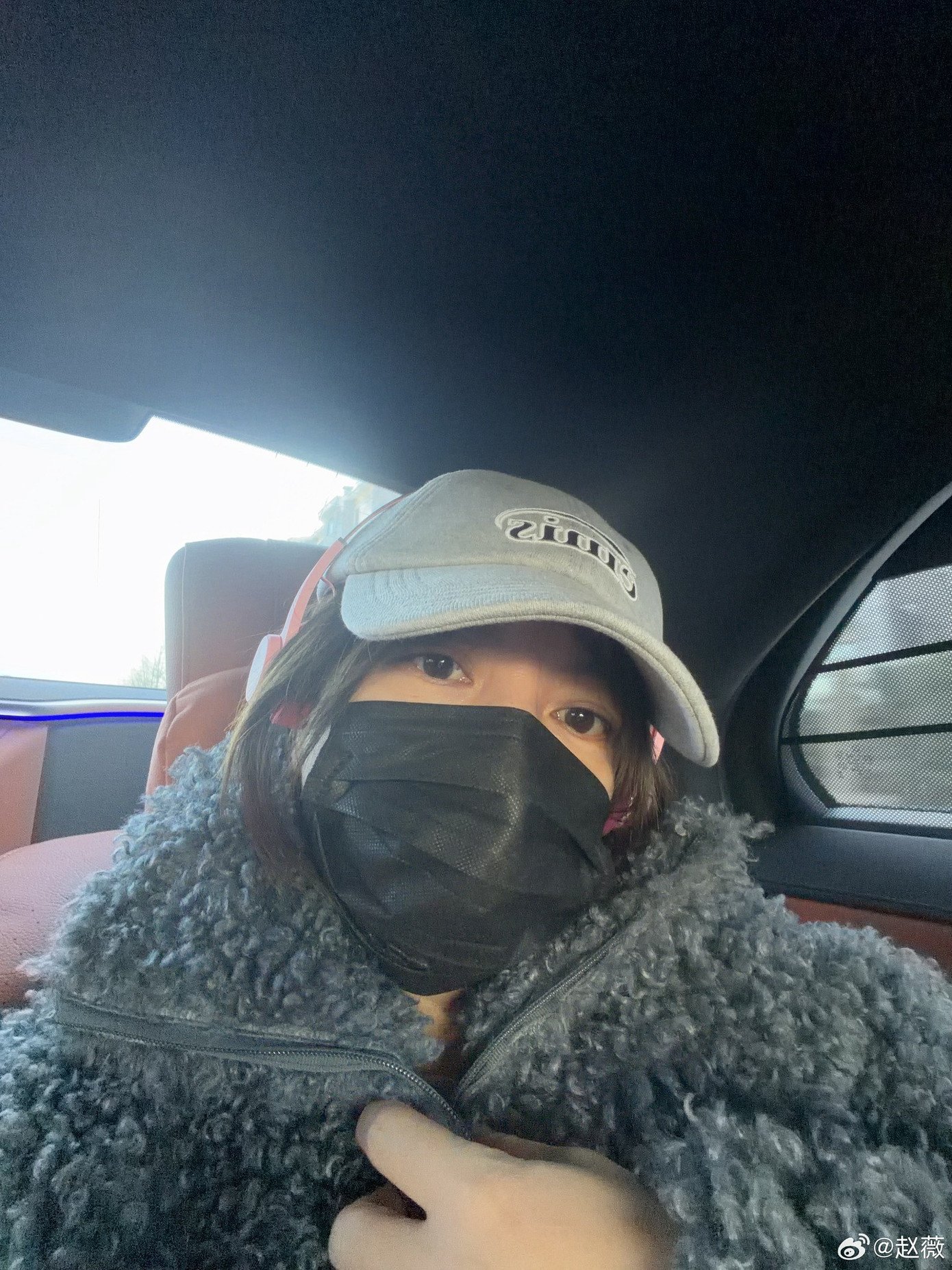 Hình ảnh do Triệu Vy đăng tải trên Weibo. Hiếm hoi nữ diễn viên mới chia sẻ hình cá nhân sau thời gian dài gần như bị "đóng băng" hoạt động.