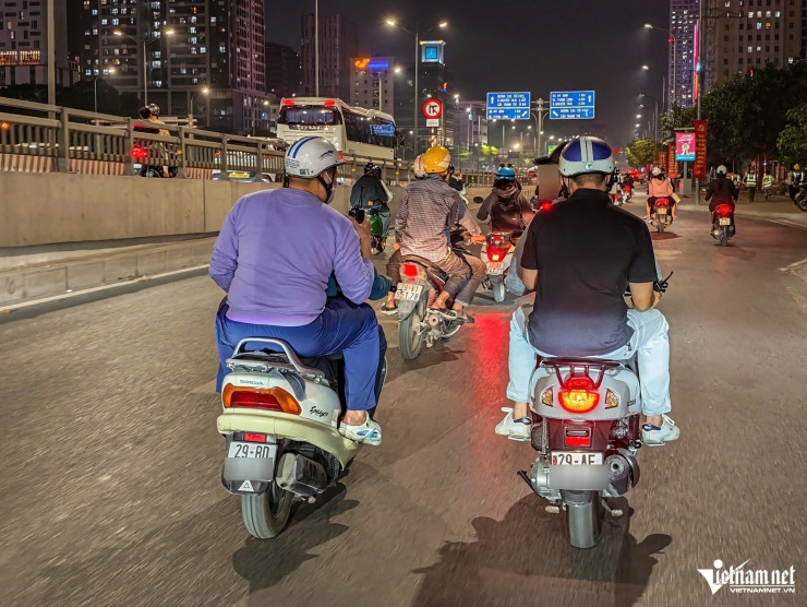 CSGT Hà Nội hóa trang theo dấu ô tô rời quán bia, có tài xế vi phạm 'kịch khung' - 3