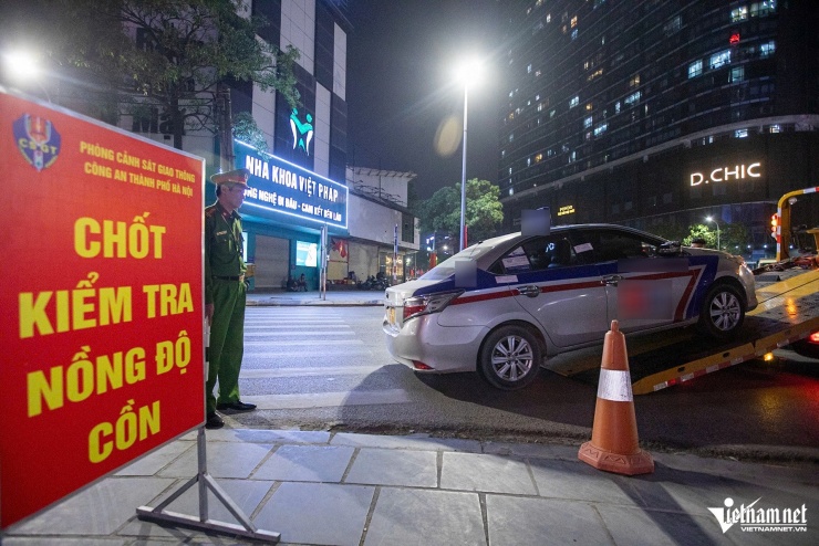 CSGT Hà Nội hóa trang theo dấu ô tô rời quán bia, có tài xế vi phạm 'kịch khung' - 7