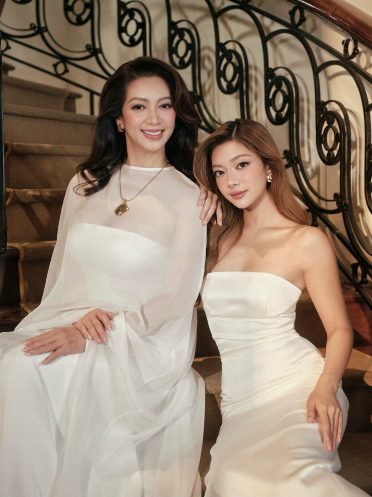 Ảnh sao 8/3: Con gái 6 tháng tuổi ngồi xem Huy Trần nấu ăn - 10