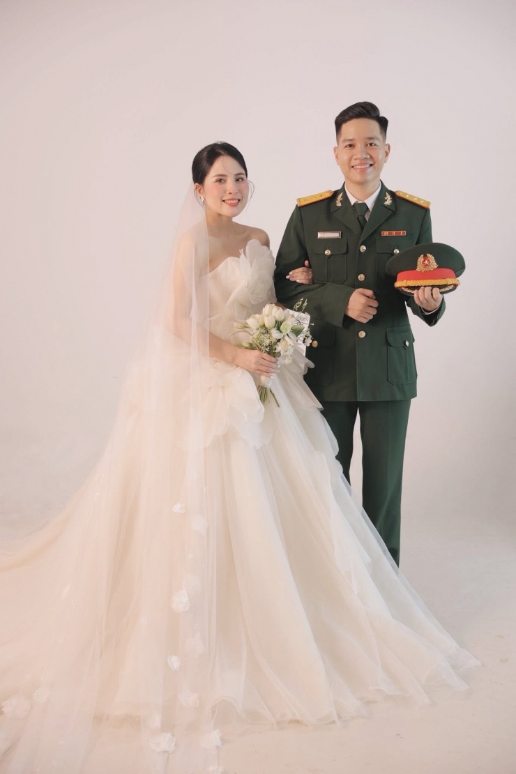 BTV Mai Hằng và Thượng úy Nguyễn Thanh Dương.