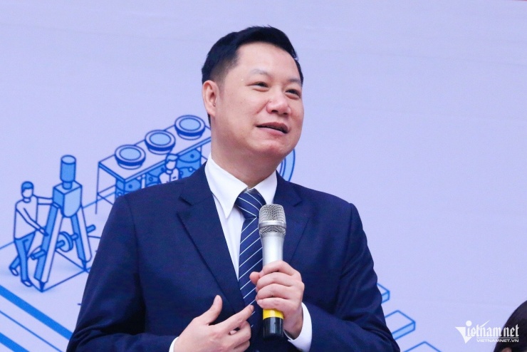 GS Nguyễn Tiến Thảo, Vụ trưởng Vụ Giáo dục Đại học (Bộ GD-ĐT) chia sẻ tại Ngày hội tư vấn tuyển sinh - hướng nghiệp 2026. Ảnh: Thanh Hùng