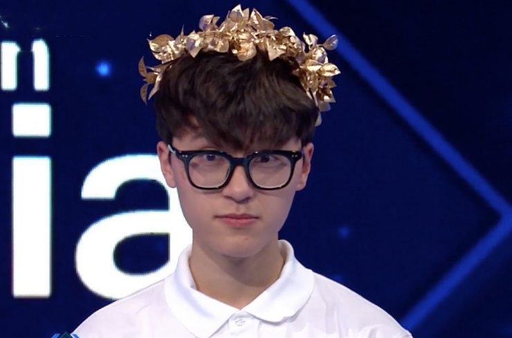 Cấn Gia Bảo giành vòng nguyệt quế.