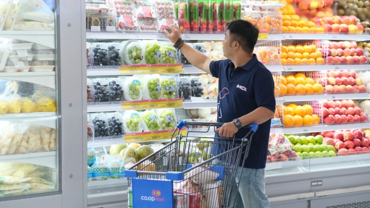 Theo đại diện Co.opMart, sau giai đoạn mua sắm cao điểm dịp Tết, thị trường đang dần trở lại nhịp tiêu dùng thận trọng hơn. Trong bối cảnh đó, Ngày Quốc tế Phụ nữ 8/3 được xem là điểm nhấn kích cầu hiệu quả, đặc biệt ở nhóm quà tặng và sản phẩm chăm sóc cá nhân.