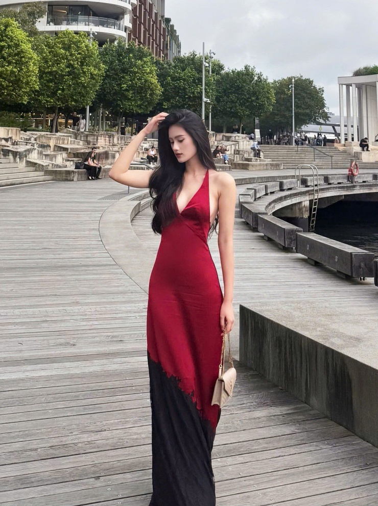 Nhiều khán giả để lại bình luận động viên, bày tỏ sự yêu thích trước hình ảnh ngày càng trưởng thành và chín chắn của nàng hậu khi tự lập nơi xứ người.