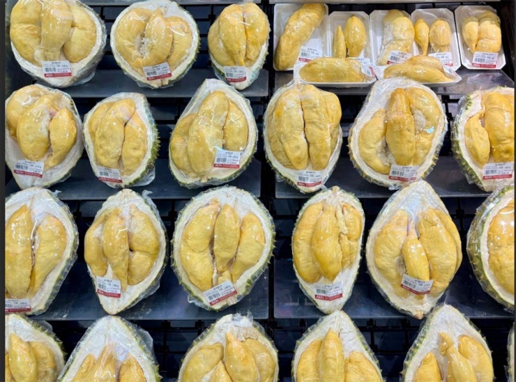 Giá cơm sầu riêng gần 600.000 đồng/kg, nhiều cửa hàng chỉ bán Ri6 - 1