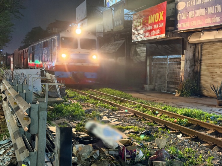 Tài xế xe máy tử vong tại chỗ. Ảnh: Đình Hiếu