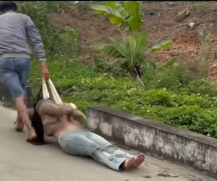 Nam thanh niên kéo lê cô gái trên đường. Ảnh cắt từ clip