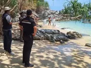 Bãi biển Thái Lan náo động vì khách Tây tắm khỏa thân