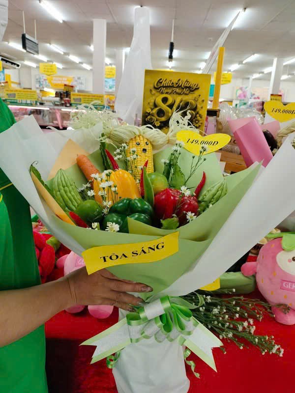 Ớt, khổ qua,... cũng thành bó hoa