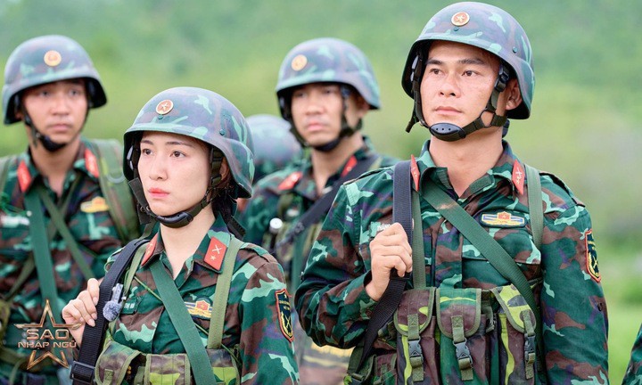 4 năm yêu kín tiếng của Hòa Minzy và bạn trai quân nhân - 3