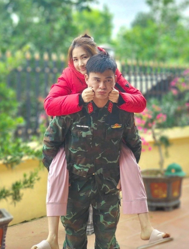 4 năm yêu kín tiếng của Hòa Minzy và bạn trai quân nhân - 7