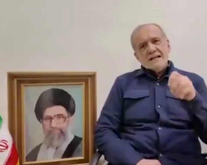 Trong bài phát biểu trên truyền hình, Tổng thống Masoud Pezeshkian đã xin lỗi các quốc gia trong khu vực bị tấn công, động thái khiến phe cứng rắn tại Iran phản ứng dữ dội. Ảnh: X.