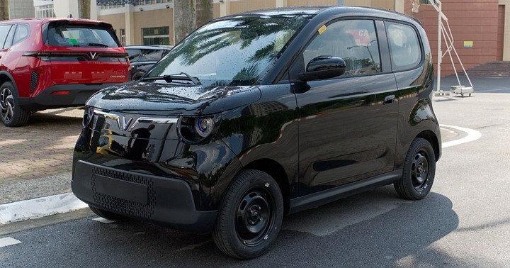 Minio Green trang bị phanh đĩa bốn bánh, có tầm vận hành 210 km.