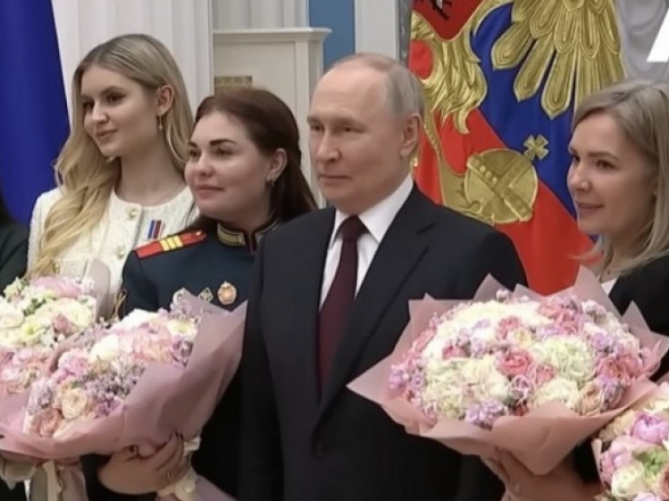 Tổng thống Putin chúc mừng Ngày Quốc tế Phụ nữ 8/3