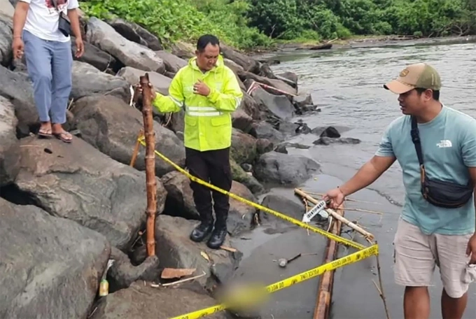 Cảnh sát phát hiện nhiều phần thi thể người tại cửa sông Wos, phía đông nam Bali. Ảnh: New York Post