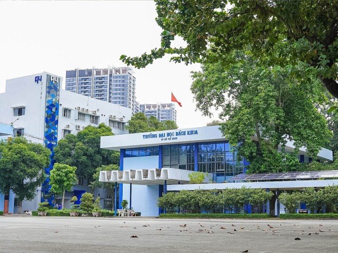 Trường Đại học Bách Khoa có tuổi đời gần 70 năm, rộng hơn 14 ha tọa lạc ở trung tâm TPHCM.