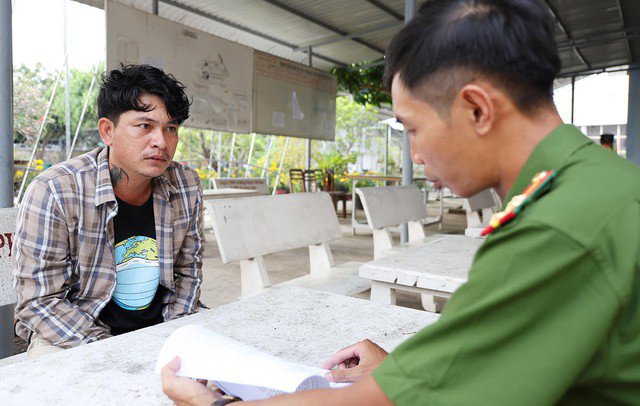 Nguyễn Văn Tuấn bị bắt giữ. Ảnh: Tiến Tầm.