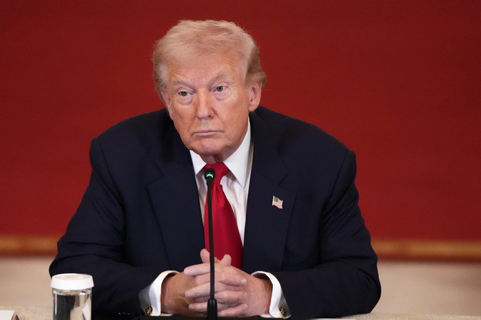 Tổng thống Donald Trump tính điều hải quân Mỹ hộ tống các tàu chở dầu qua eo biển Hormuz do Iran kiểm soát. Ảnh: AP