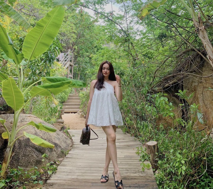 Gu thời trang hack dáng của mỹ nhân Việt 1m50 lọt top 100 gương mặt đẹp thế giới - 11