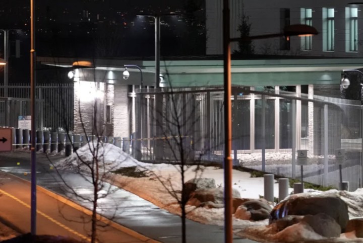 Đại sứ quán Mỹ ở Oslo được phong tỏa sau vụ nổ rạng sáng 8/3. (Nguồn: Al Jazeera)