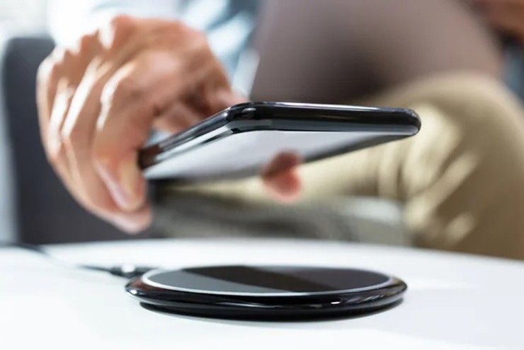 Vì sao điện thoại sạc chậm dù dùng sạc nhanh? - 2