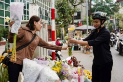 Tin tức trong ngày - Áp lực 'quà 8/3' của đàn ông Việt