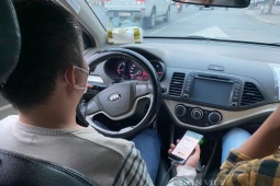 Giá xăng tăng mạnh vì xung đột Trung Đông, tài xế xe công nghệ "gồng mình" chạy thêm giờ bù chi phí