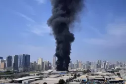 Canh bạc sinh tồn của Iran