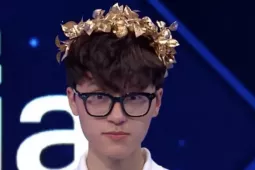 Nam sinh từ cuối đoàn đua tăng tốc tuyệt đối, ngược dòng giành vòng nguyệt quế Olympia