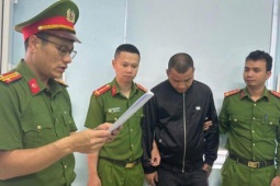 Nam thanh niên bị bắt ngay trong cuộc nhậu với bạn bè ở Quảng Trị