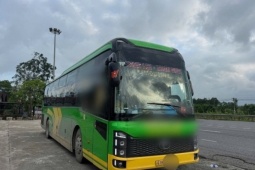 Xe khách 25 chỗ ‘nhồi nhét’ 53 người, bị phạt gần 200 triệu đồng