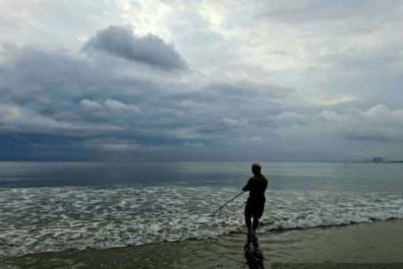 Theo ngư dân Đà Nẵng đi săn thứ đặc sản bình dân, không phải cao lương mỹ vị mà kiếm tiền triệu mỗi ngày