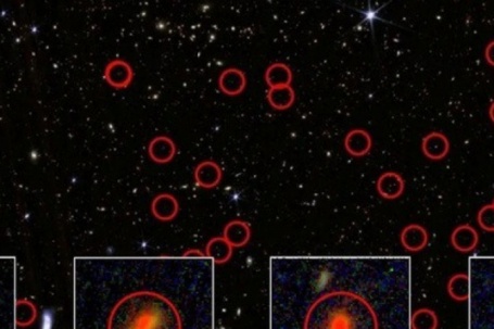 Điều gì đằng sau bức ảnh vũ trụ chi chít chấm đỏ?