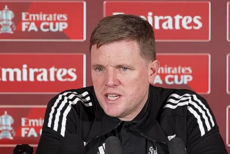 HLV Howe tin rằng Man City&nbsp;là đối thủ mạnh nhất mà Newcastle phải đối mặt ở mùa này