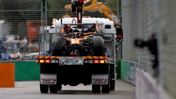 Chặng đua sân nhà của Piastri kết thúc khi còn chưa khai cuộc