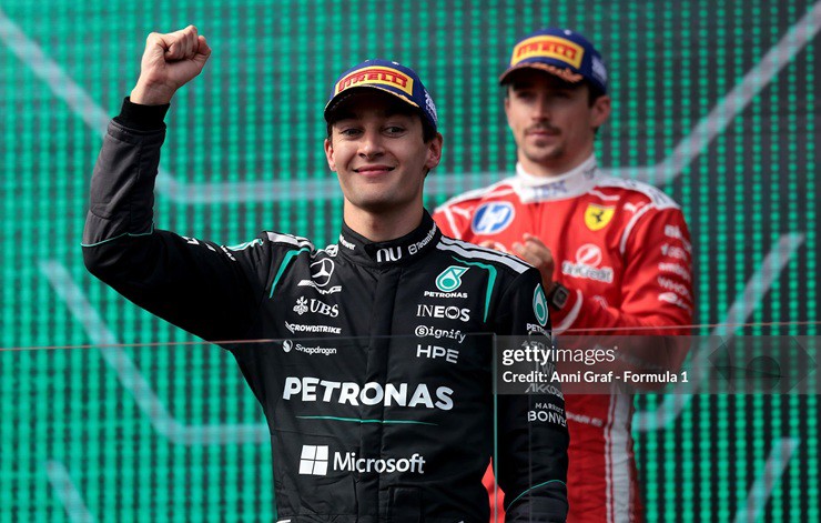 Russell ăn mừng sau khi giành chiến thắng tại Australian GP