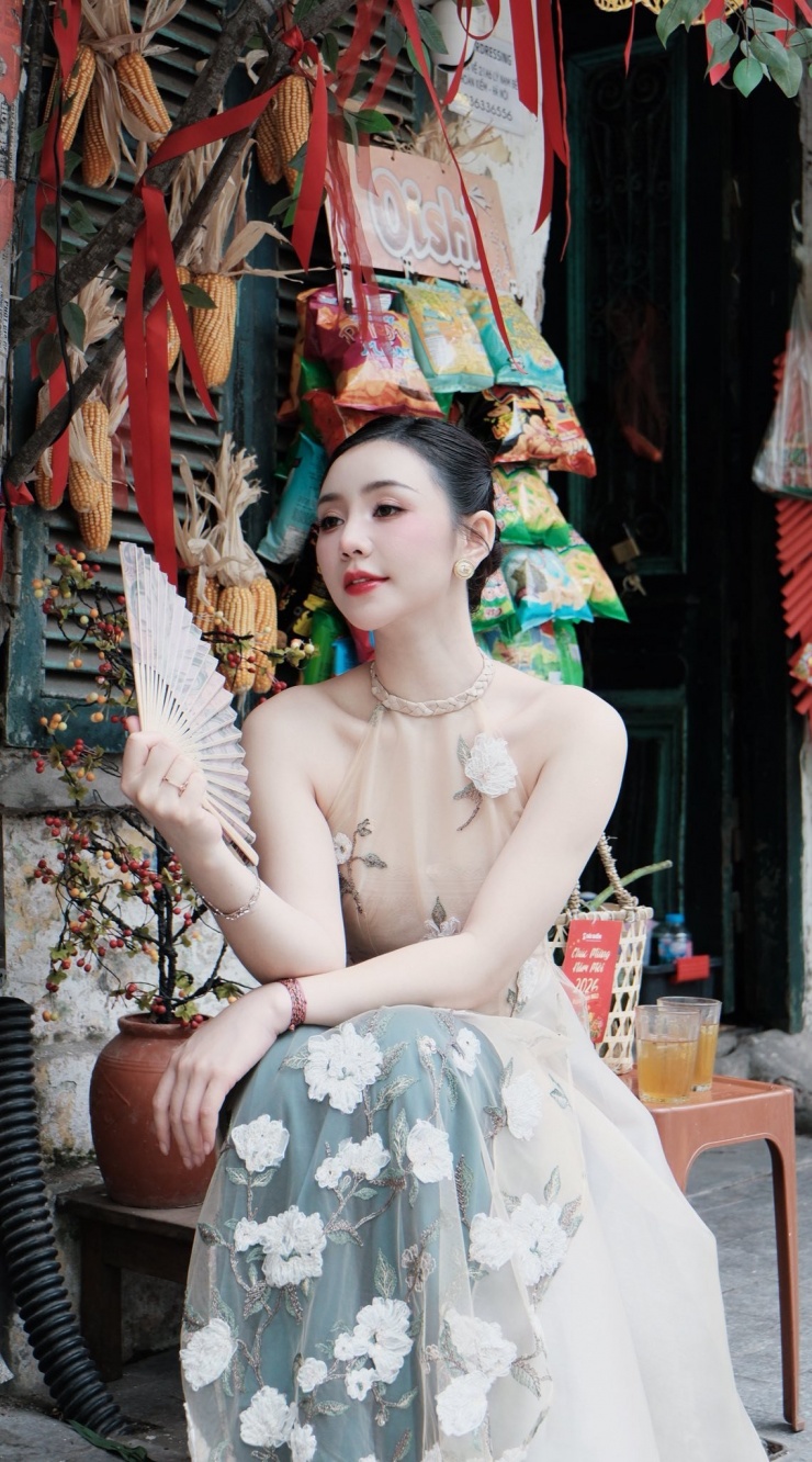 Sau vai Hạnh trong phim "Đừng làm mẹ cáu" giúp Quỳnh Kool thắng giải Cánh diều vàng 2023, nữ diễn viên đang từng bước khẳng định năng lực diễn xuất của mình qua nhiều dạng vai khác nhau và luôn được tin tưởng giao các vai nữ chính.&nbsp;