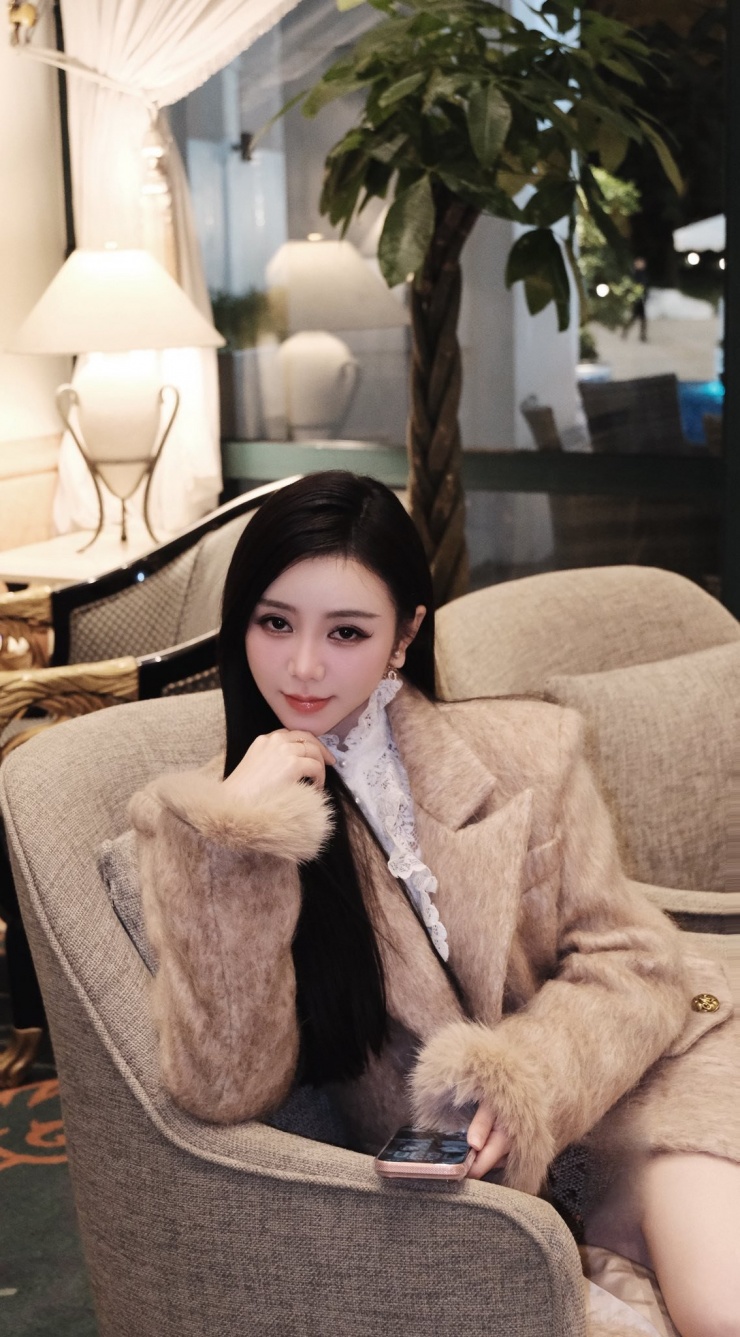 Nữ diễn viên không đóng khung mình ở một dạng vai nhất định mà biến hoá trong nhiều nhân vật có cá tính và màu sắc khác nhau.&nbsp;