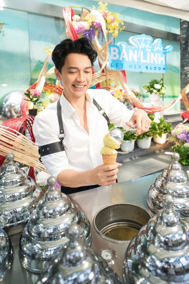 Chủ tịch Trần Hùng Huy mặc áo xuyên thấu hát, nhảy trên sân khấu - 7