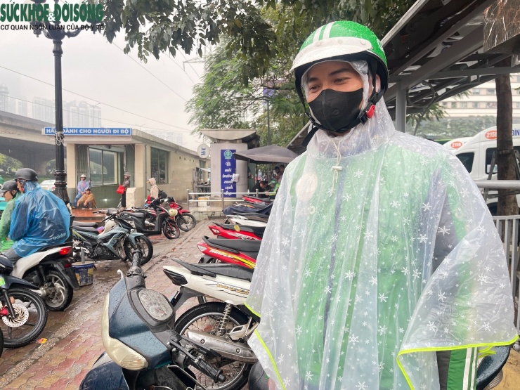 Anh Phạm Văn Sáng (35 tuổi), lái xe ôm tại khu vực Bến xe Mỹ Đình chia sẻ với phóng viên.