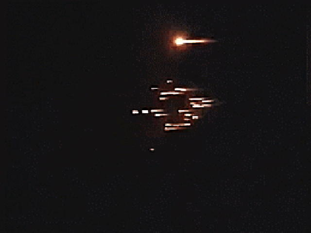 VIDEO: Tên lửa Iran trút “mưa hỏa lực” xuống Israel