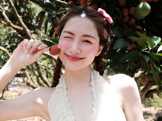 Phong cách đời thường của Hòa Minzy