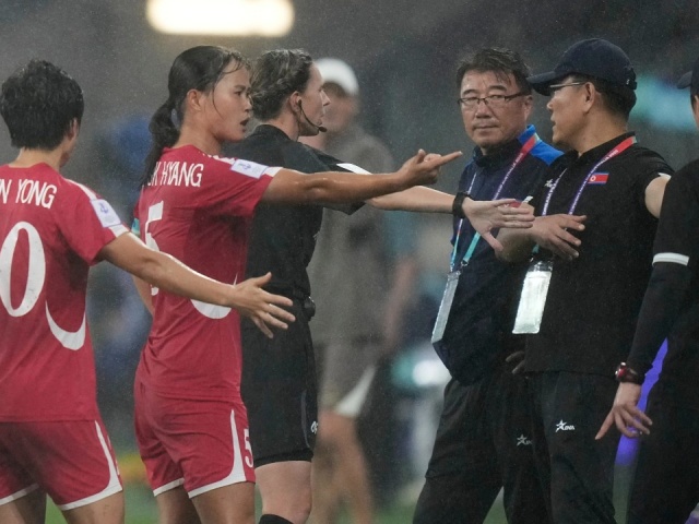 Triều Tiên định bỏ dở trận đấu Trung Quốc ở Asian Cup nữ