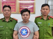 Bắt khẩn cấp tài xế xe ôm đập phá vali của khách, gây rối trước cổng sân bay Tân Sơn Nhất