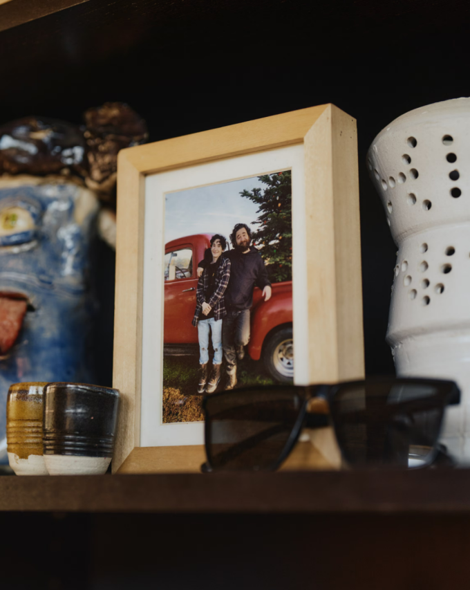 Joe Ceccanti (bên phải), cùng con trai Kai. Ảnh: The Guardian