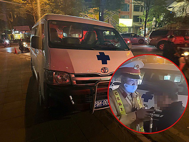 Kiểm tra nồng độ cồn tối 8/3, Cảnh sát giao thông Hà Nội phát hiện 148 trường hợp vi phạm, đáng chú ý có tài xế điều khiển xe biển xanh của nhà tang lễ.