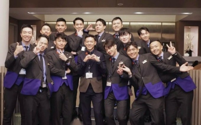 Tiếp viên nam trên chuyến bay từ Đài Bắc đến Mỹ. Ảnh: China Airlines